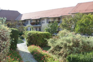 Garten des Alten- und Pflegeheims Dr. Carl Wolff in Hermannstadt.